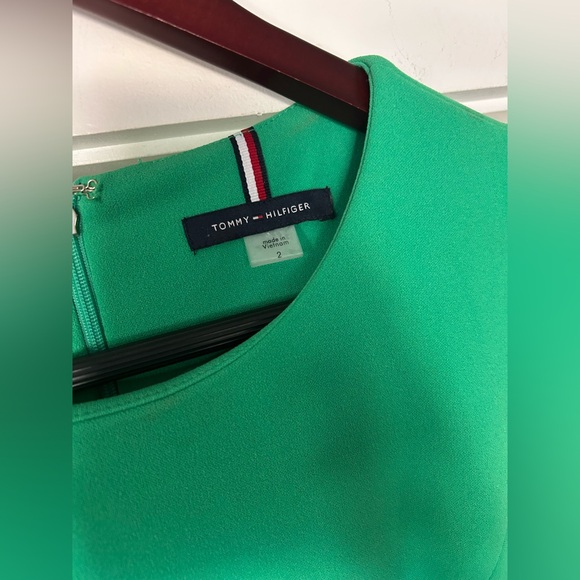 Tommy Hilfiger Romper/Jumper. Green. Size 2 - Picture 8 of 9